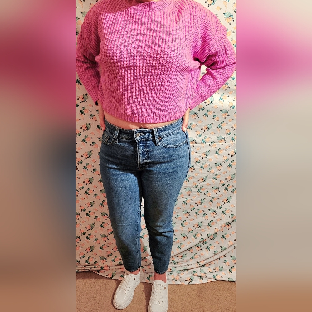 Cropped crew neck Pullover Sweater in Bright Orchid